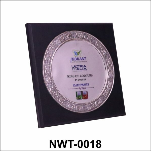 NWT-0018 is a sophisticated silver-finish round