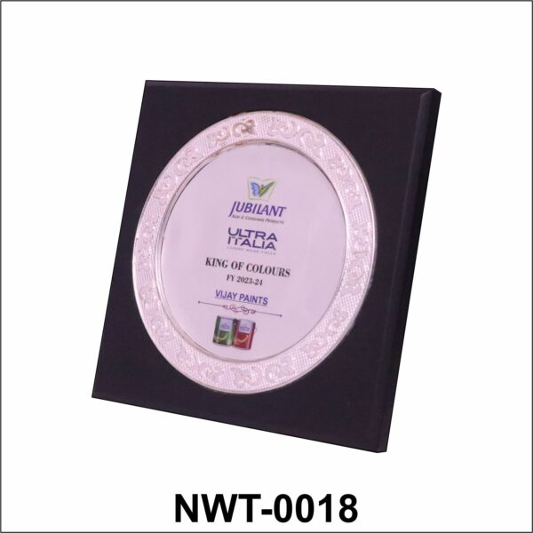 NWT-0018 is a sophisticated silver-finish round